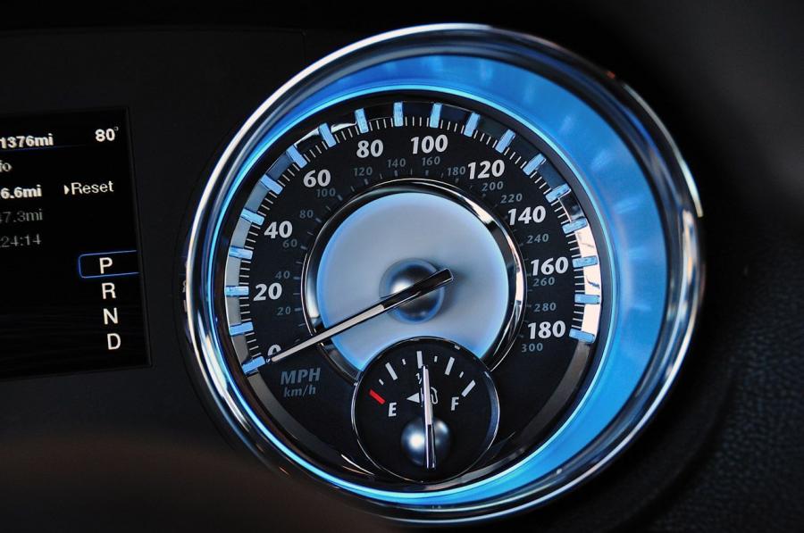 Chrysler 300C SRT8 2012 года  (фото 54 из 100)